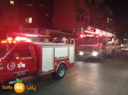 10 اصابات طفيفة بالاختناق اثر حريق بموقف سيارات بمركز البلاد 